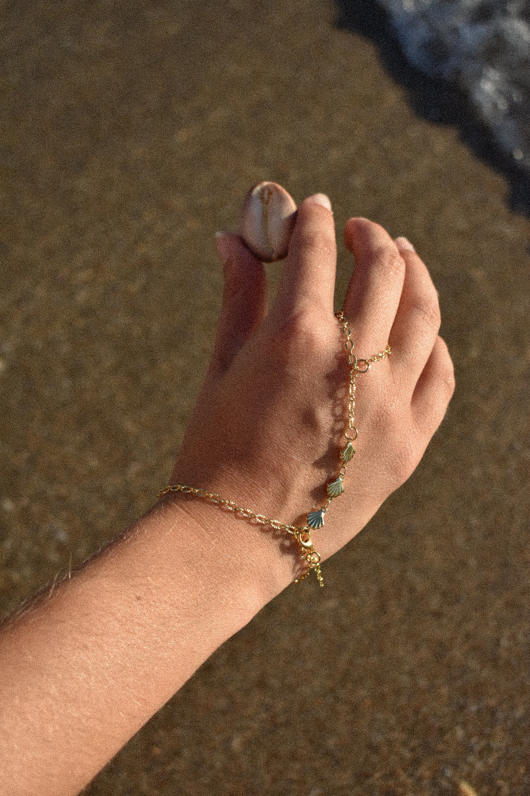 The "Isla" Handchain